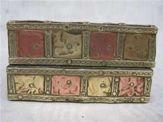 BEAUTIFUL EARLY 20TH CENTURY EASTER BRASS AND COPPER BOX WITH A WOODEN 