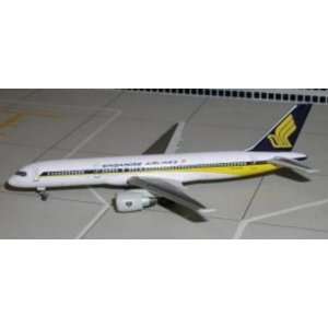 Dragon Wings B757 200 Singapore Airlines Model Airplane 