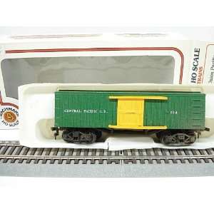    Central Pacific Boxcar #324 HO Scale by Bachmann Toys & Games