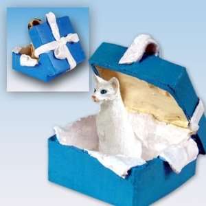    White Oriental Shorthair Blue Gift Box Cat Ornament