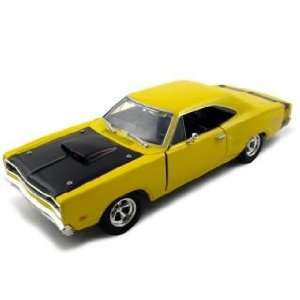    Diecast Car Model 1/24 Motormax Yellow Die Cast Car Toys & Games