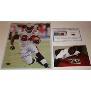 Carnell Williams Tampa Bay Buccaneers Bucs Autographed/Hand Signed 8 x 