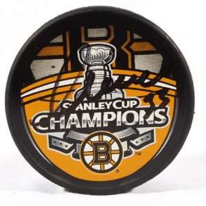  Signed Zdeno Charra Puck   Stanley Cup Champions   GAI 