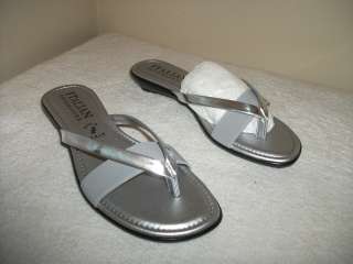 NEW Ladies Italian Shoemakers Silver Fashion Flip Flops NEW Without 