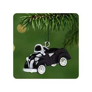   Edition #4 1937 Garton Ford   2001 Hallmark Ornament