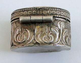 VINTAGE ANTIQUE OLD STERLING SILVER BOX SNUFF BOX HING  