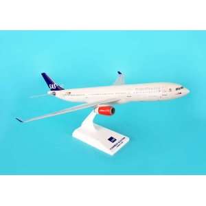  Skymarks Sas A330 300 1/200 Toys & Games