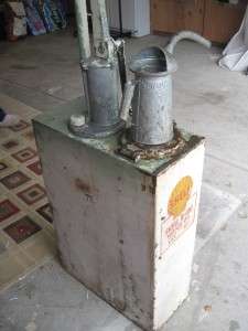   SHELL SERVICE STATION OIL PUMP & RESERVOIR w/ OLD OIL CAN X 100  