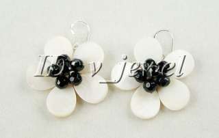 Pearl&shell&onyx flower necklace/earring set  