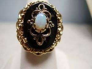 Beautiful Vintage 14K Yellow Gold Opal Ring  