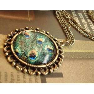 Vintage Peacock Necklace Hollowing Carving Jewel Ornate Lady Fashion 
