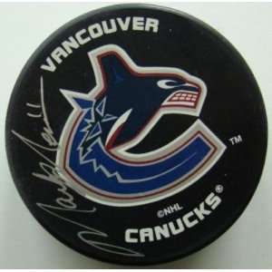 Mark Messier SIGNED CANUCKS Puck STEINER   Autographed NHL Pucks