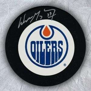 Wayne Gretzky Autographed Puck   Autographed NHL Pucks