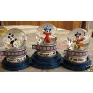  Disney Mickey Mouse thru the Years Mini Snowglobe